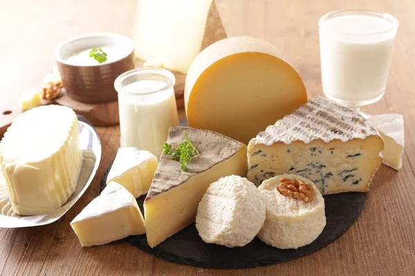 Różne Produkty Mleczarskie Ser Mleko Masło Jogurt — Zdjęcie stockowe