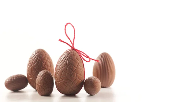 Oeuf Pâques Chocolat Isolé Sur Fond Blanc — Photo