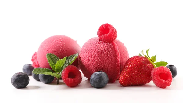 Gelato Gelato Frutti Bosco Gelato Con Lamponi Fragole Mirtilli Isolati — Foto Stock