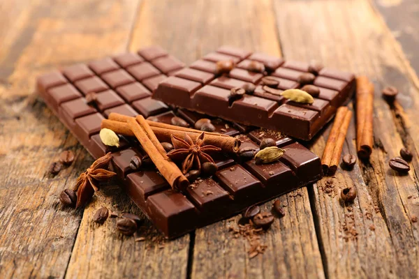 Csokoládé Bár Fahéjjal Kávébabbal — Stock Fotó