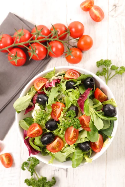 Salada Legumes Com Alface Tomate Azeitona — Fotografia de Stock