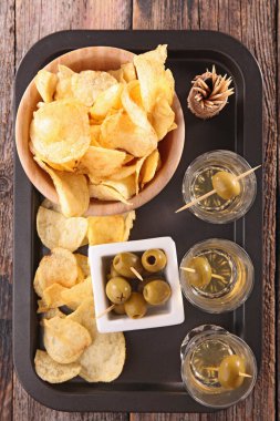 cips, alkol ve yaşam manzarası