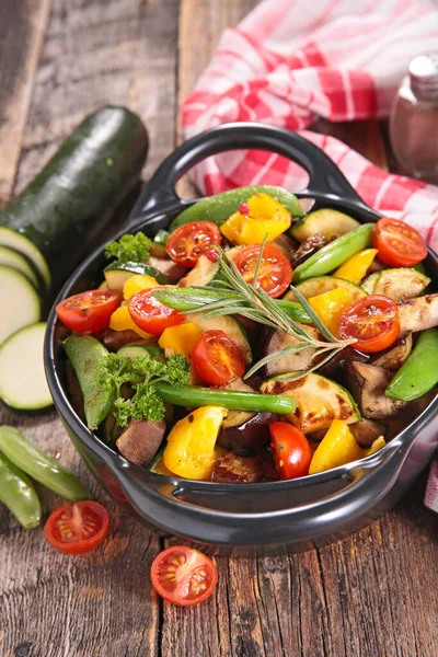 Grillezett Zöldséges Ételekkel Töltött Casserole — Stock Fotó