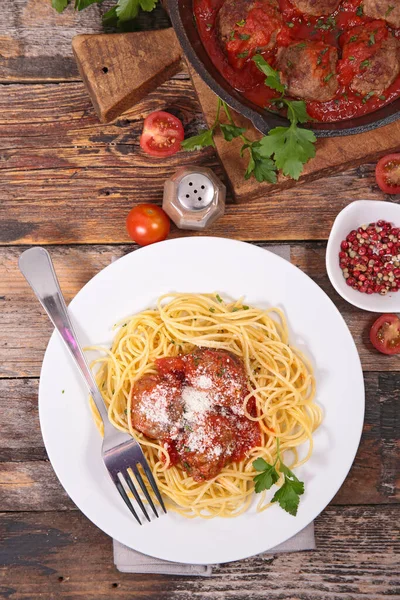 Špagety Masovou Koulí Rajčatovou Omáčkou Sýrem — Stock fotografie