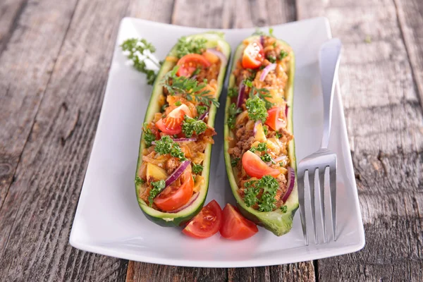 Calabacín Con Carne Picada Tomate Cebolla Roja —  Fotos de Stock