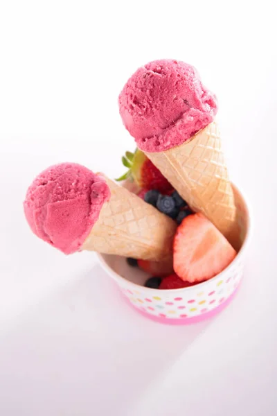 Cono Helado Fresa Arándanos — Foto de Stock