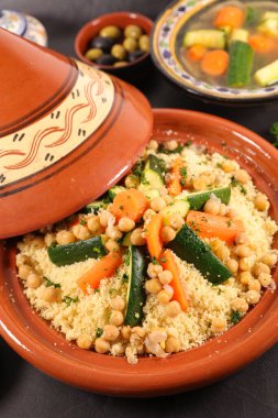 irmik, kabak, havuç ve nohut ile kuskus.