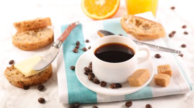 Ekmek ve tereyağlı kahve fincanı