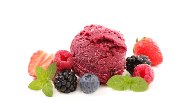 Bacca Frutta Gelato Scoop Isolato Sfondo Bianco — Foto Stock