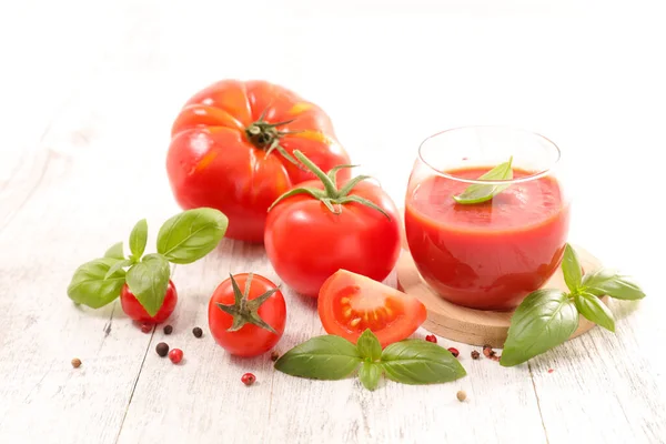 Verse Tomatengazpacho Basilicum — Stockfoto