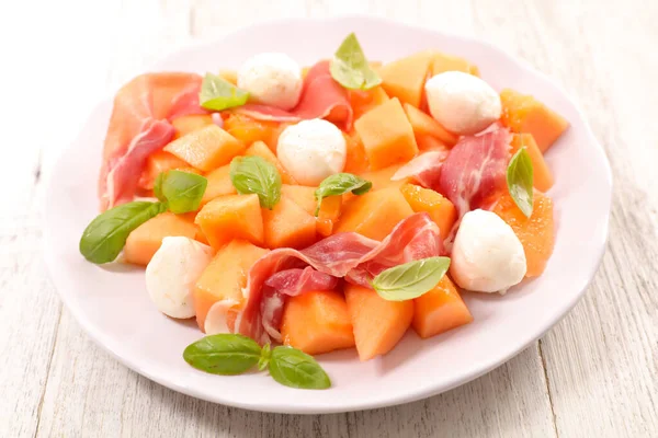 Meloen Salade Met Mozzarella Prosciutto Ham Basilicum — Stockfoto