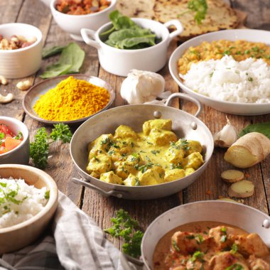 Hint yemeği çeşitleri- tavuk tikka masala, körili mercimek dal, naan ekmek