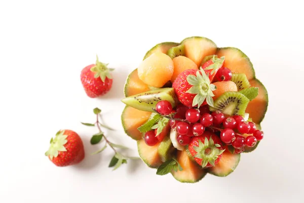 Fruktsallad Melonskål Med Bär Kiwi Och Banan — Stockfoto