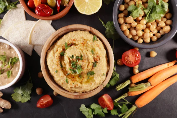 Hummus Oliv Och Sås Med Grönsaker — Stockfoto