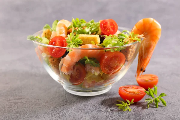Kom Salade Met Garnalen Tomaat Crouton — Stockfoto