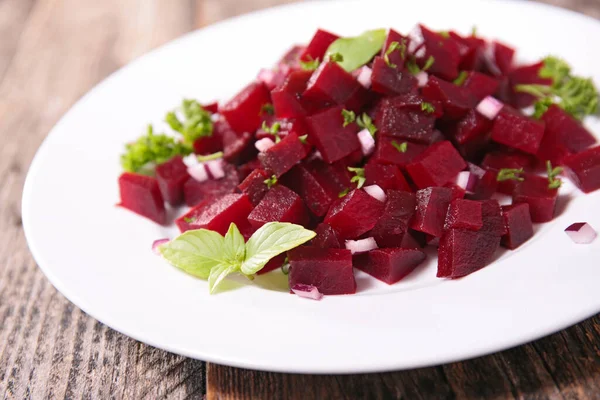 Ensalada Remolacha Con Albahaca Plato —  Fotos de Stock