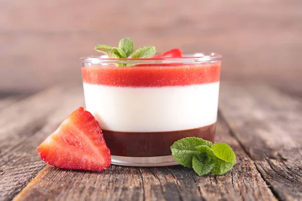 Panna Cotta Kaastaart Chocolade Aardbeien — Stockfoto