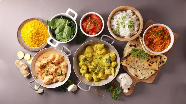 Indisches Essen Schüssel Mit Curry Huhn Naan Und Reis — Stockfoto