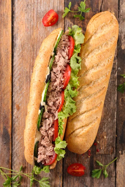 Sandwich Baguette Tuna Tomato Lettuce Sauce — Stock Photo, Image