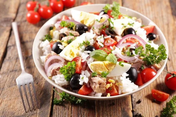 Ensalada Mixta Arroz Con Verduras Atún Huevo —  Fotos de Stock