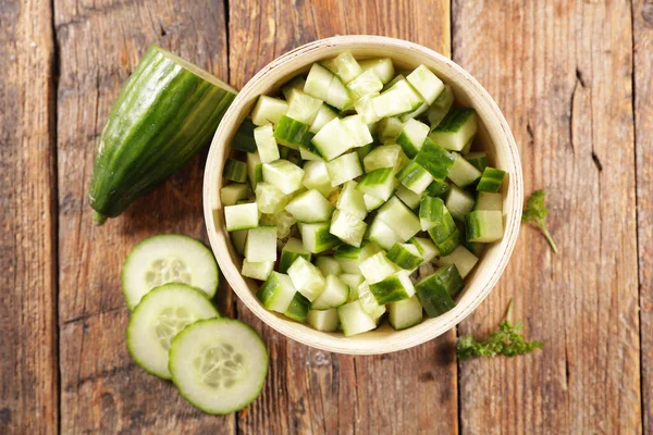 Salada Pepino Fresco Fundo Madeira — Fotografia de Stock