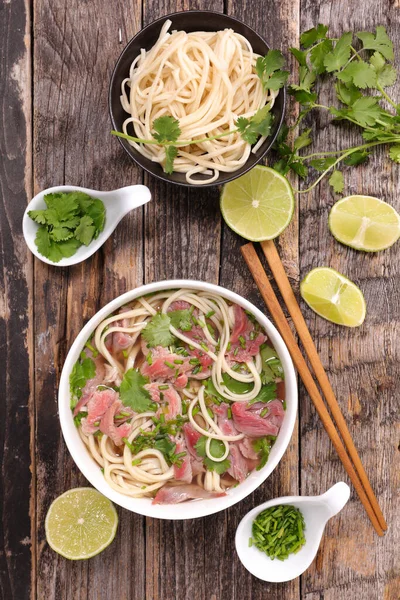 Zuppa Asiatica Con Manzo Tagliatelle Spezie — Foto Stock