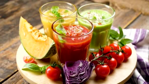 Sayuran Gazpacho Sup Dingin Dengan Bahan Segar — Stok Video