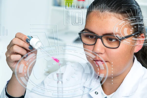 High schoolstudent. Student werkt op laboratorium klasse — Stockfoto