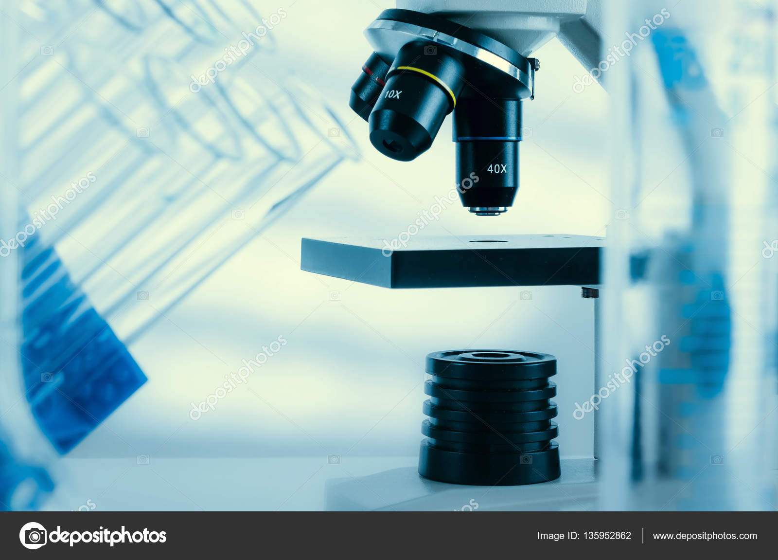 Laboratory microscope lens.modern microscopes in a lab — Stock Photo