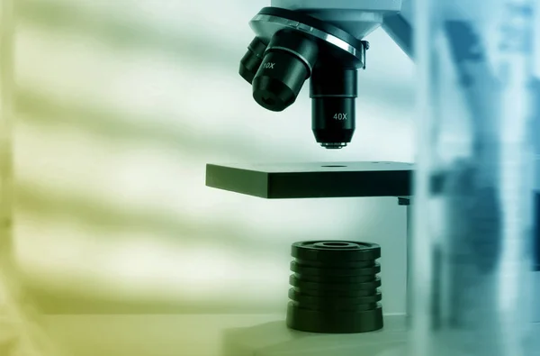 Laboratory microscope lens.modern microscopes in a lab — Stock Photo, Image
