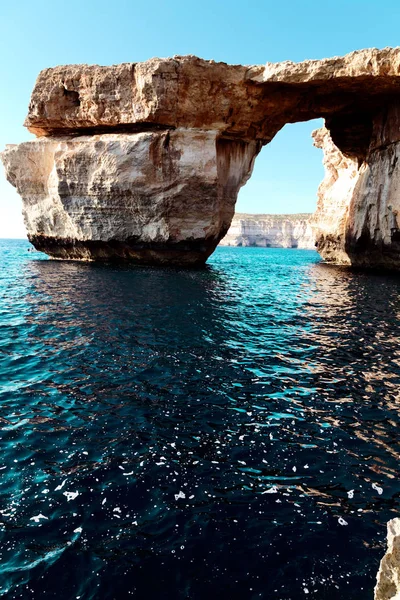 Azure Window, famous stone arch of Gozo island in the sun in summer, Malta. — Stock Photo, Image