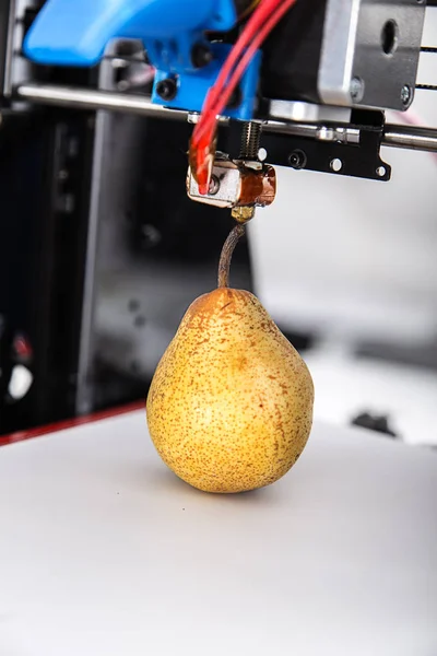 Bir olgun sulu pear.3d yazıcı işlemleri sırasında cihazın çalışma — Stok fotoğraf