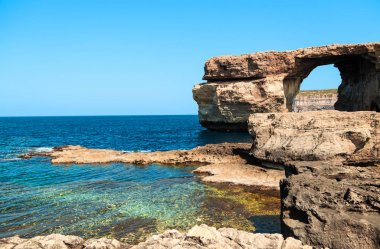 Gozo, Malta - panoramik manzaralı güzel Azure pencere.