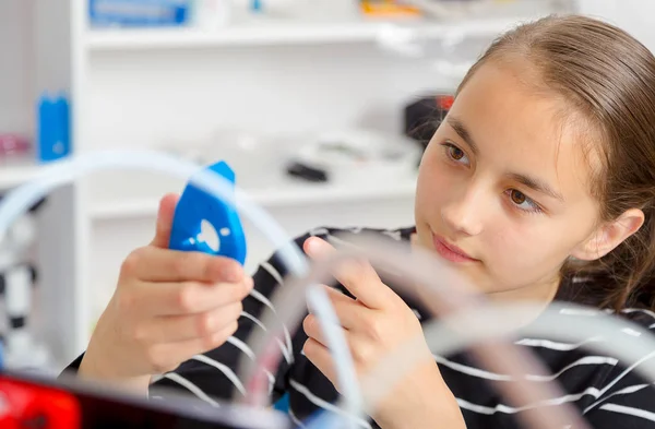 Schoolgirl with 3d printe. education, technology. — Stock Photo, Image