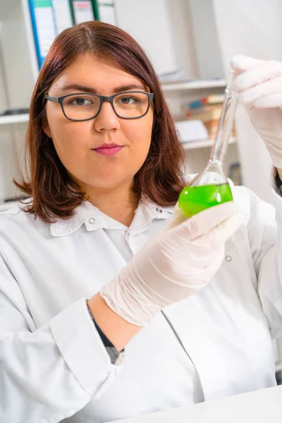 Laboratory assistant in the laboratory of of food quality — Stock Photo, Image