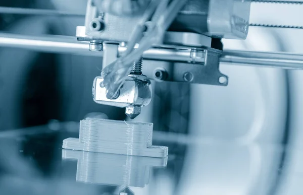 Elektronischer dreidimensionaler Kunststoffdrucker während der Arbeit, 3d pr — Stockfoto