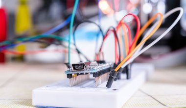 Elektronik donanım tamircisi panosundaki