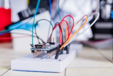 Elektronik donanım tamircisi panosundaki