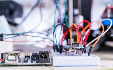 Elektronik donanım tamircisi panosundaki