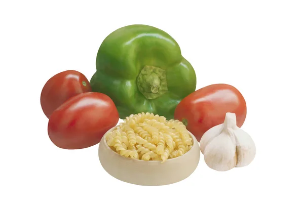 Zutaten zum Kochen: Nudeln, grüne Paprika, Tomaten, Knoblauch — Stockfoto