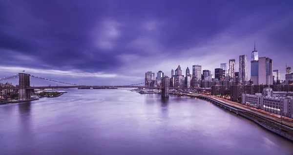 Pont de Brooklyn avec horizon Manhattan — Photo