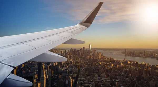 Εναέρια Νέα Υόρκη με φτερό αεροπλάνου — Φωτογραφία Αρχείου