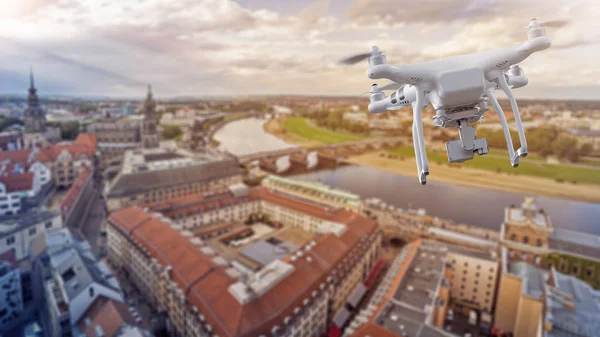 Drone repül át a városképet gazdagító épületnek szánták, Drezda — Stock Fotó