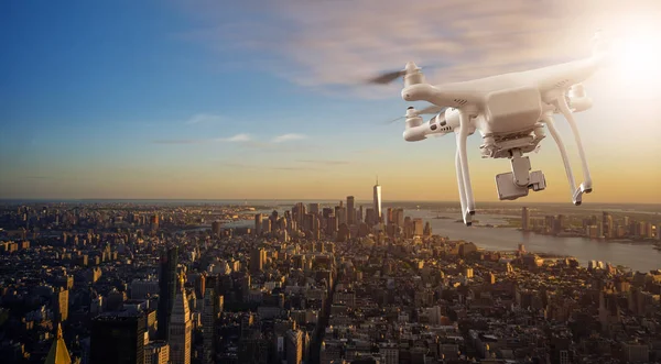 Drone Manhattan felett repülő — Stock Fotó