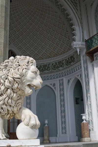 Vorontsov Sarayı'nda aslan heykeli