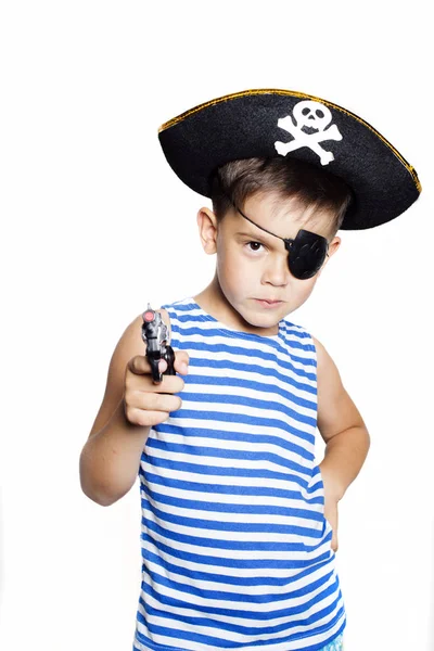 Menino 5-6 anos de idade vestindo um traje de pirata — Fotografia de Stock