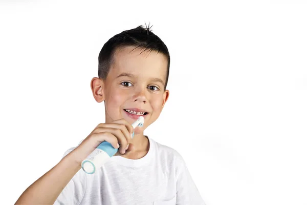 Chico cepillándose los dientes — Foto de Stock