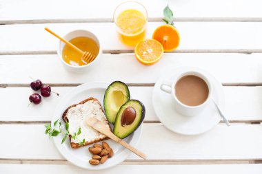 Ev yapımı sağlıklı kahvaltı