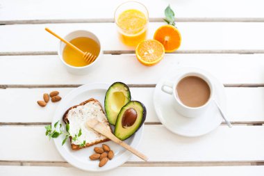 Ev yapımı sağlıklı kahvaltı