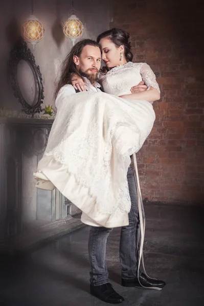Прекрасна весільна пара в ретро-стилі — стокове фото